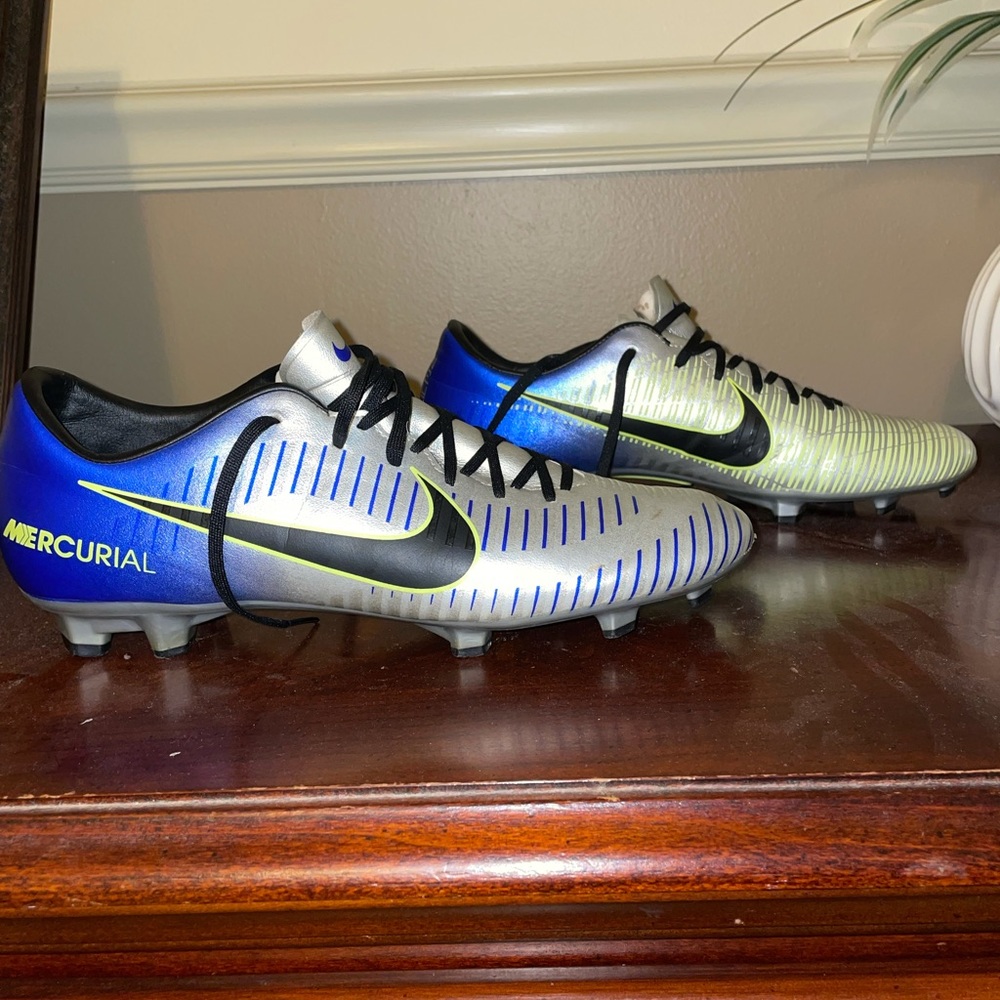 Nike Mercurial  Brand new cleats size 8